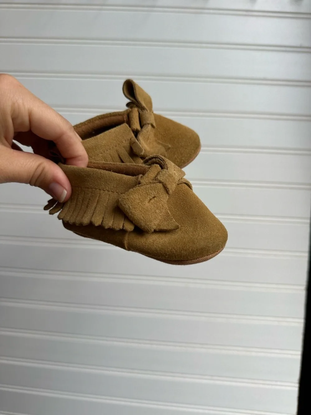 Kids Tan Suede Fringe Moccasin Shoes with Bow. Baby Gap bow soft soled shoe.